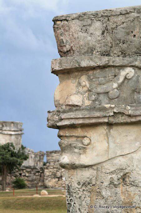Face sacrée au coin du temple des Fresques, Tulum - Mexique