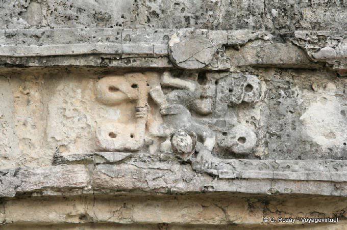 Détail d'une sculpture sur un mur, temple des Fresques, Tulum - Mexique