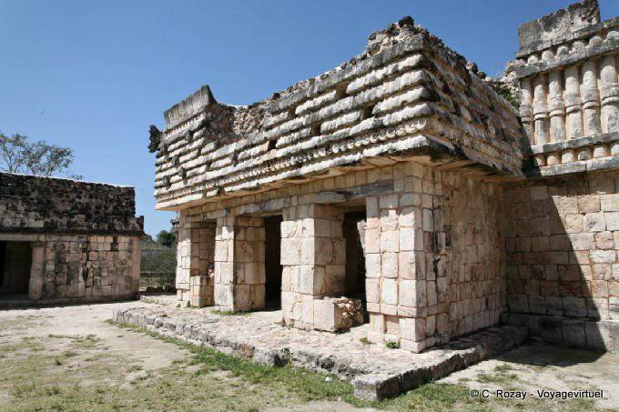 Art précolombien, architecture extérieure, Carré des Oiseaux, Uxmal - Mexique
