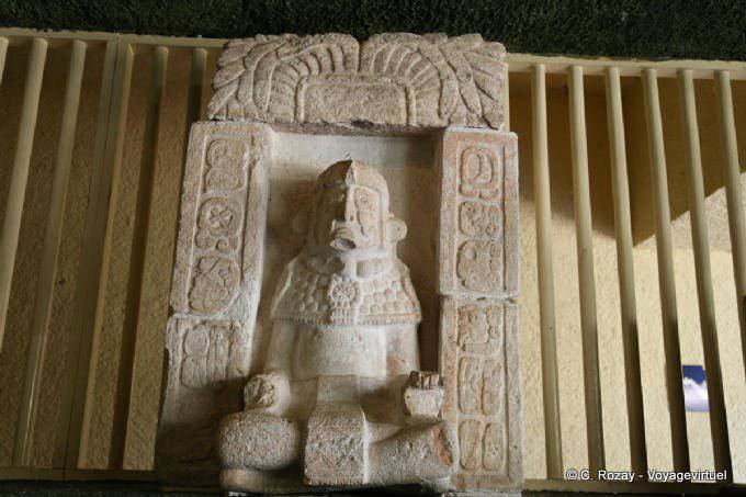 Sculpture en position de lotus, Musée, Uxmal - Mexique