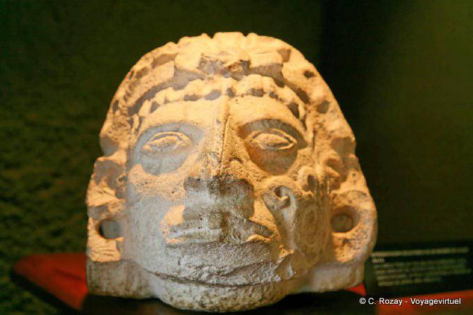 Face sculptée, Museum, Uxmal - Mexique