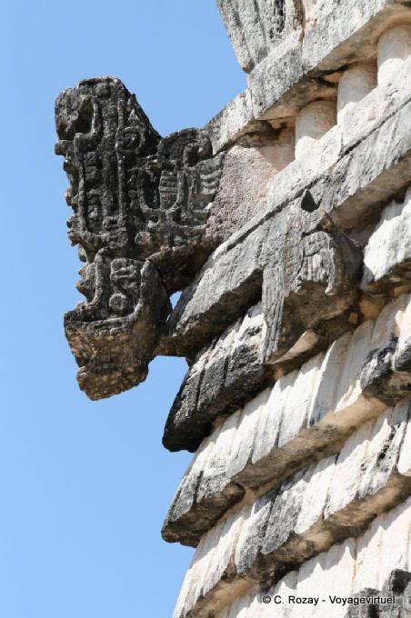 Tête de serpent, sculpture d'angle, Uxmal - Mexique