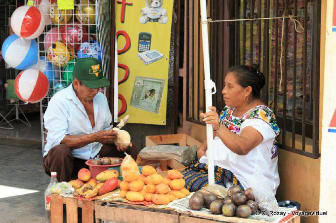 Epluchage de fruits, Avenida Hidalgo, Valladolid - Mexique