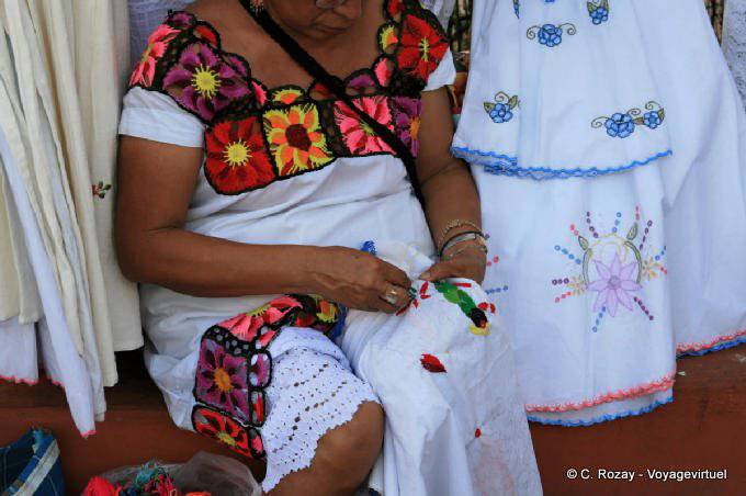 Le geste de la broderie, artisanat local, Valladolid - Mexique