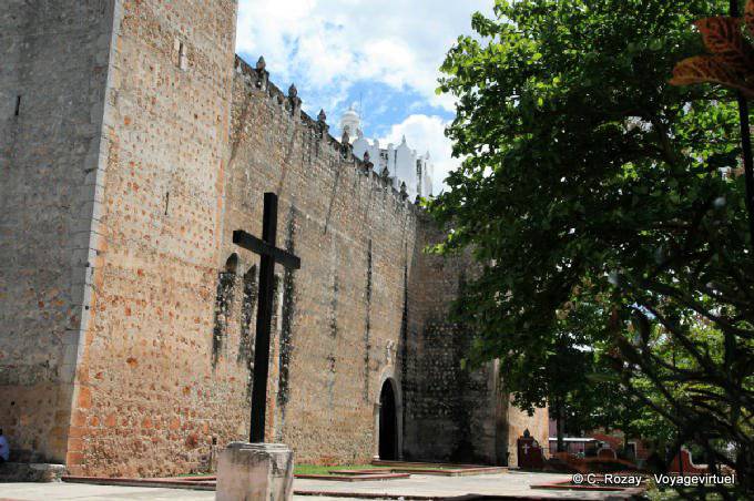Cathédrale de San Gervasio, vue latérale, Valladolid - Mexique