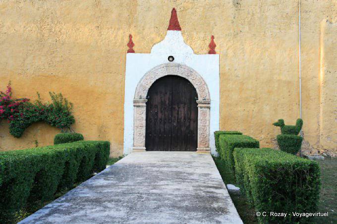 Portail sur le côté, Templo San Juan de Dios, Valladolid - Mexique