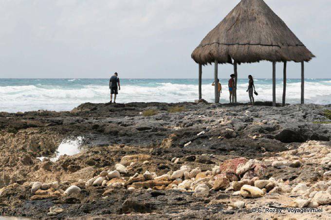 Abri devant les vagues, Caleta Yal Ku, Akumal, Yucatan - Mexique