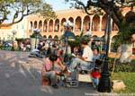 Cireur de chaussures, Plaza de la Independencia, Campeche, Mexique.