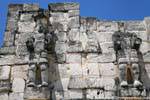 Statues dans le mur, sculptures du Jaguar, Kabah, Mexique.