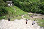 Plaza del Sol vue depuis les marches du Temple de la Croix, Palenque, Mexique.