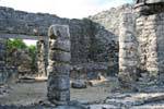 Colonnes à l'intérieur de la Maison des Cénotes, Tulum, Mexique.