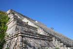 Dénivelé des marches du grand escalier, Grande Pyramide , Uxmal, Mexique.
