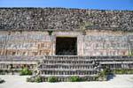 Le Temple des Perroquets, vue globale, Grande Pyramide, Uxmal, Mexique.