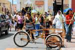 Tricycle et religion pour la fête de Pâques, Valladolid, Mexique.