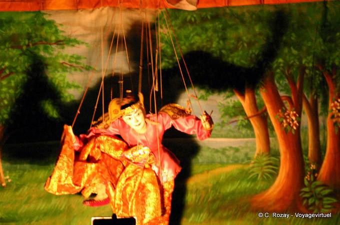 Les fils de la marionnette, Bagan - Myanmar (Birmanie)