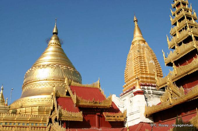 Différents stupas de la Shwezigon, Bagan - Myanmar (Birmanie)