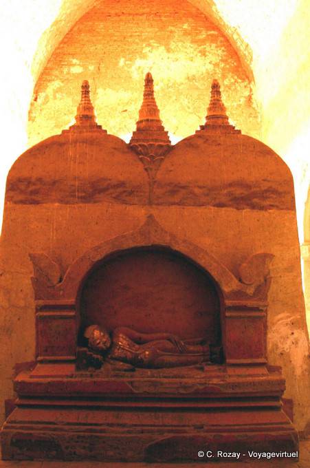 Temple Dhammayangyi, bouddha couché, Bagan - Myanmar (Birmanie)