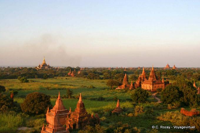 Lumières du soir sur les temples et pagodes, Bagan - Myanmar (Birmanie)