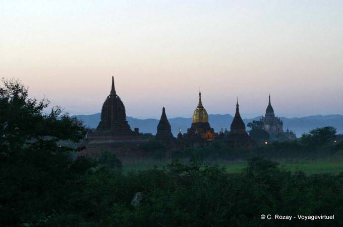 Brume du soir à Bagan - Myanmar (Birmanie)