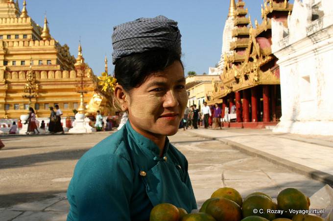 Mangues à vendre, Temple Shwezigon, Bagan - Myanmar (Birmanie)
