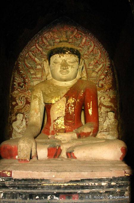 Bouddha ancien (Bhûmisparsa mudrâ), temple Maha Bodhi, Bagan - Myanmar (Birmanie)