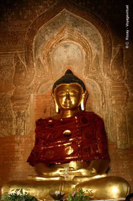 Une statue de Bouddha dans la pagode Dhammayazika, Bagan - Myanmar (Birmanie)