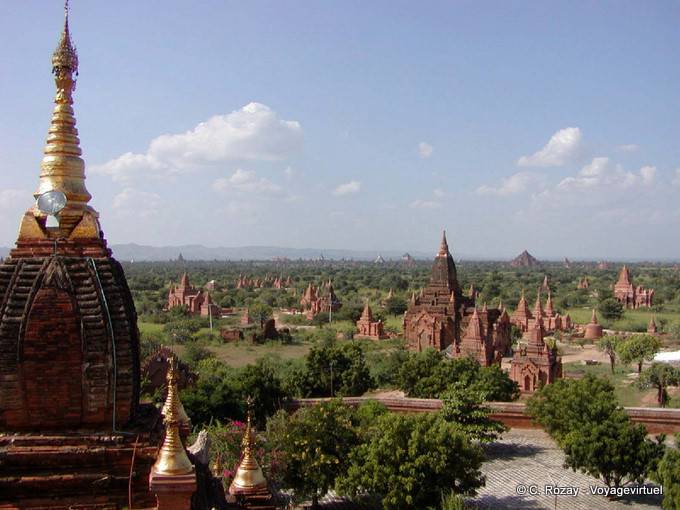 La fôret des temples vue depuis le temple Lemyethna, Bagan - Myanmar (Birmanie)