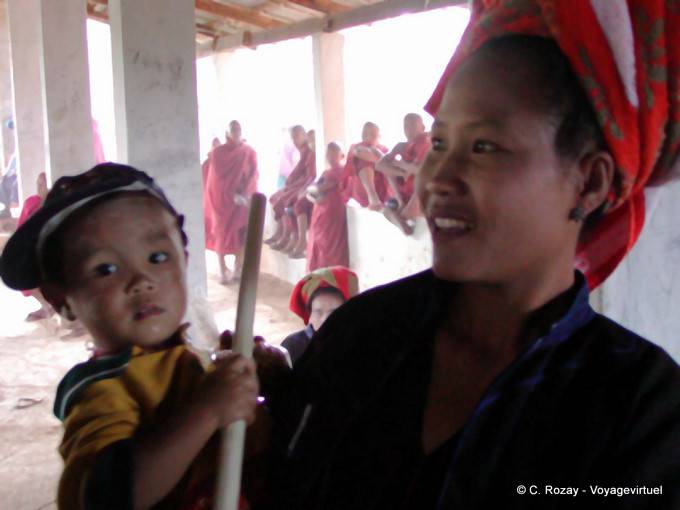 Thaung Toe, moinillons et Pa-os, lac Inlé - Myanmar (Birmanie)