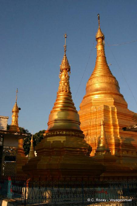 Stupas de la pagode Mahamuni, Mandalay - Myanmar (Birmanie)