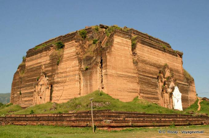 La pagode inachevée de Mingun, Montara Gyi pagoda, Mandalay - Myanmar (Birmanie)