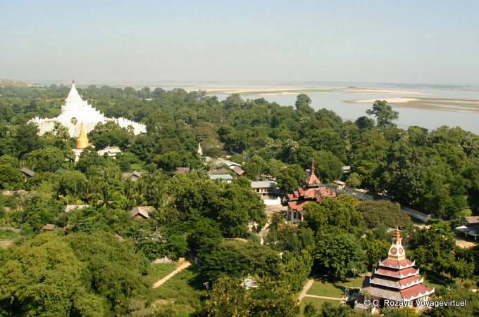 Point de vue sur Mingun et la Pagode Hsinbyume, Mandalay - Myanmar (Birmanie)