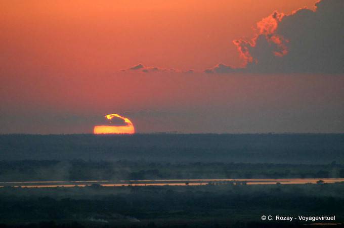 Le soleil se couche sur l'Irrawaddy, Mandalay, Sagaing - Myanmar (Birmanie)