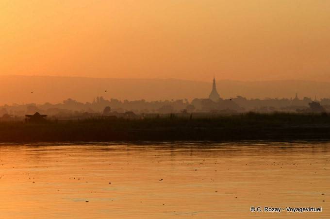 Le fleuve d'or au petit matin, Mandalay - Myanmar (Birmanie)