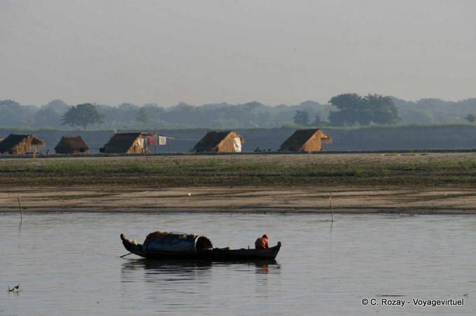 Paysage sur les rives de l'Ayeyarwady, Mandalay - Myanmar (Birmanie)