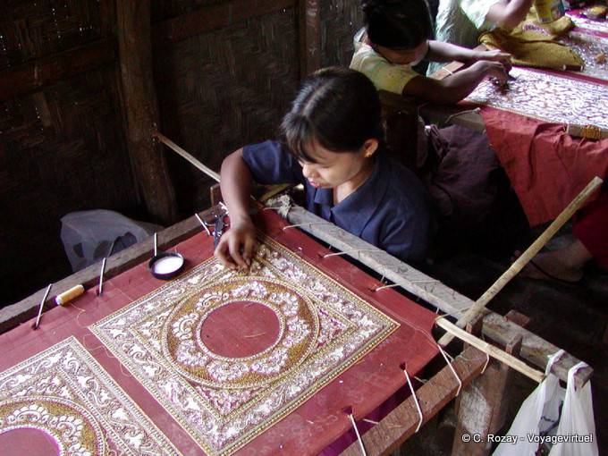 Artisnanat, broderie à la main, Mandalay - Myanmar (Birmanie)