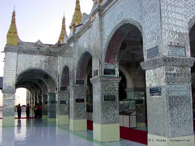 Pagode Sutaungpyai, décor extérieur plutôt kitch - Myanmar (Birmanie)