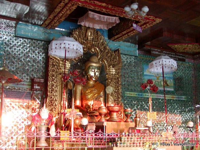 Bouddha dans une décoration très kitch, Sun U Ponnya Shin, Mandalay Sagaing - Myanmar (Birmanie)