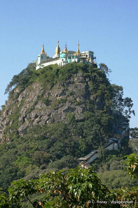 Monastère au sommet du Taung Kalat, Mont Popa - Myanmar (Birmanie)
