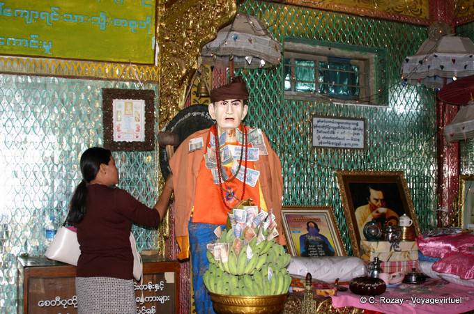 Un des grands nats au monastère de Taung Kalat, Mont Popa - Myanmar (Birmanie)