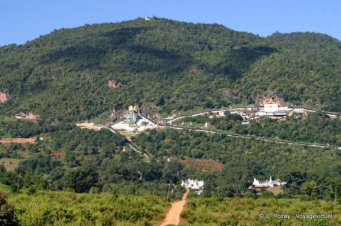 Vue générale du site des grottes de Pindaya - Myanmar (Birmanie)