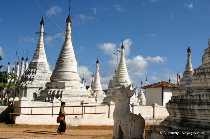 Alignements de stupas blancs, Shwe U Min Pagoda, Pindaya - Myanmar (Birmanie)