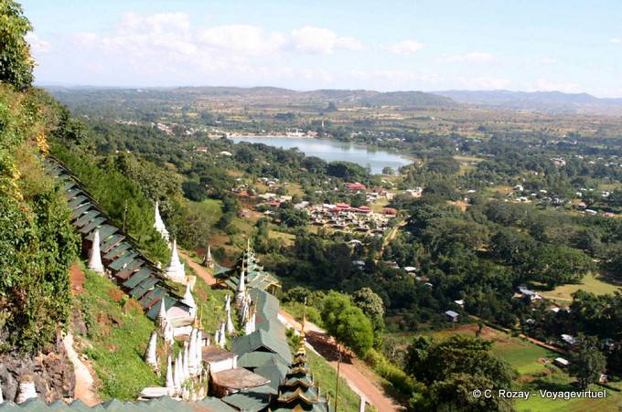 Vue sur le lac de Pindaya depuis le sanctuaire - Myanmar (Birmanie)