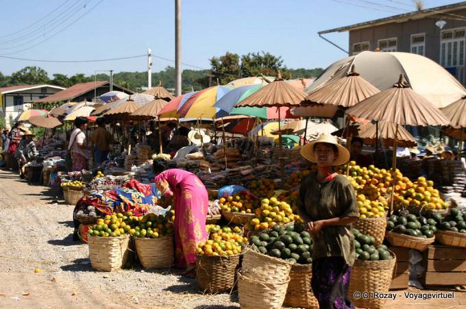 Marché de rue aux environs de Pindaya - Myanmar (Birmanie)
