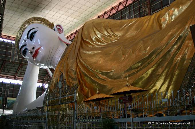 Bouddha couché dans la pagode Kyaukhtatgyi, Yangon - Myanmar (Birmanie)