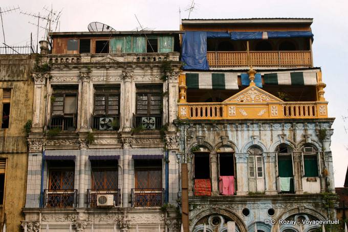 Mélange des genres pour la façade d'un immeuble d'habitation, Yangon - Myanmar (Birmanie)