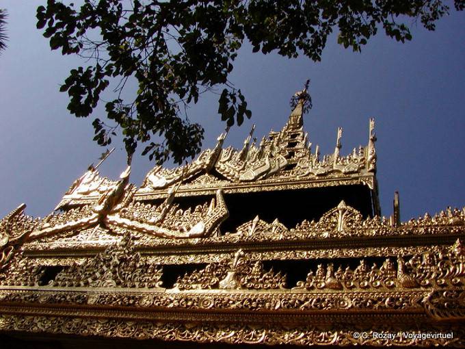 Inimaginables dorures sur le temple de la Shwedagon, Rangoon - Myanmar (Birmanie)