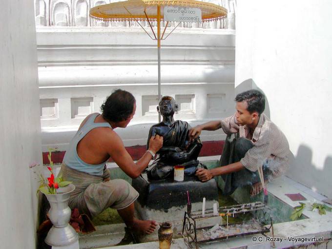 Réfection de statue, Pagode Sule, Rangoon - Myanmar (Birmanie)