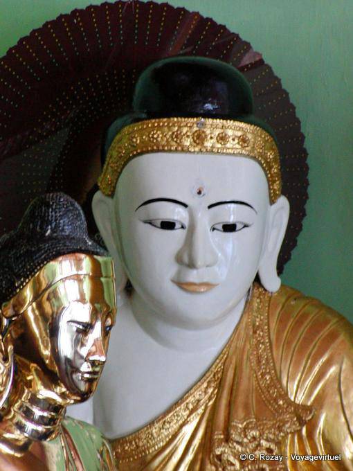 Tête de Bouddha moderne en style de Mandalay, Rangoon - Myanmar (Birmanie)