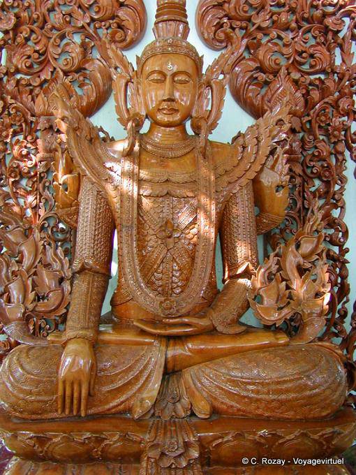 Bouddha en bois précieux verni, pagode de Shwedagon, Rangoon - Myanmar (Birmanie)