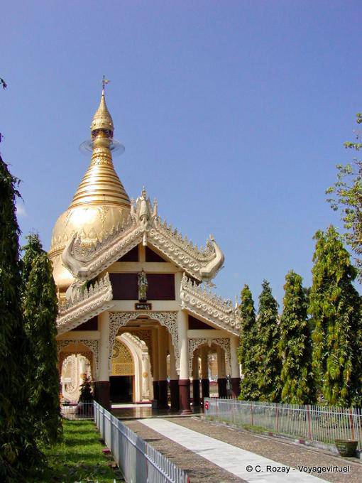 La pagode Maha Wizaya sur la colline Dhammarakkhita (gardien de la loi), Yangon - Myanmar (Birmanie)
